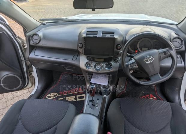 Toyota Vanguard 2013 White