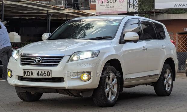 Toyota Vanguard 2013 White