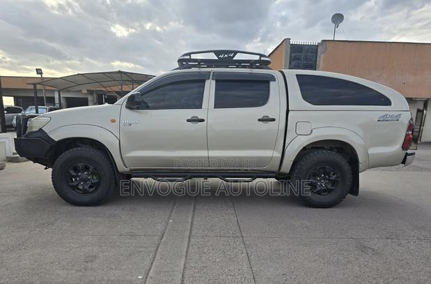 Toyota Hilux 2011 Beige