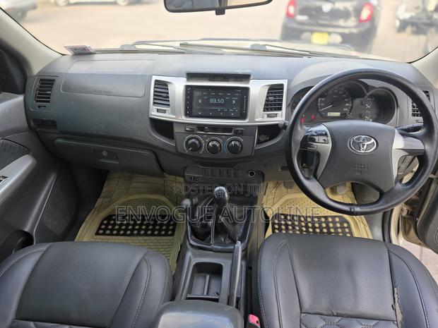 Toyota Hilux 2011 Beige