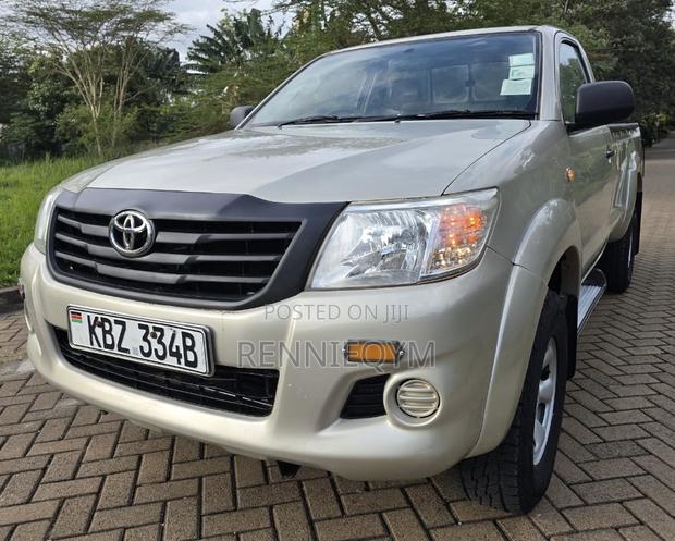 Toyota Hilux 2014 Gold