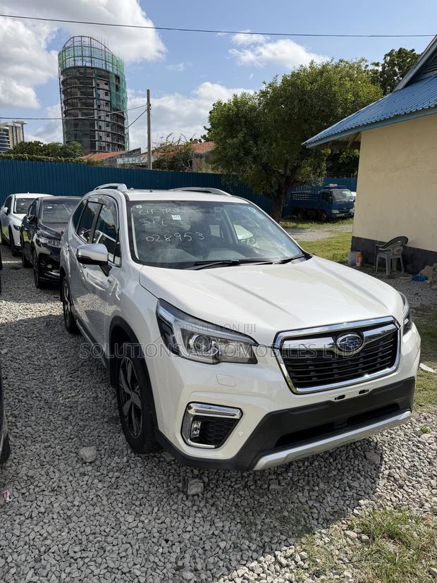 Subaru Forester Premium AWD 2019 White