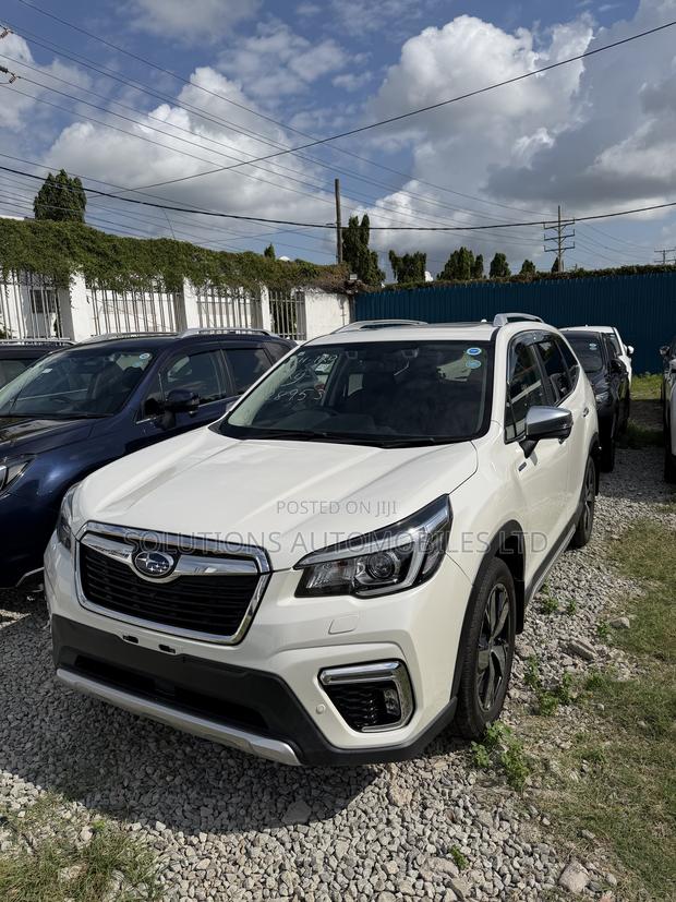 Subaru Forester Premium AWD 2019 White