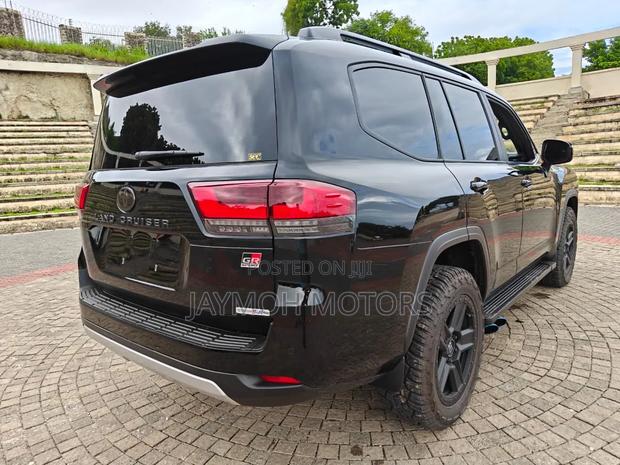 Toyota Land Cruiser 2024 Black