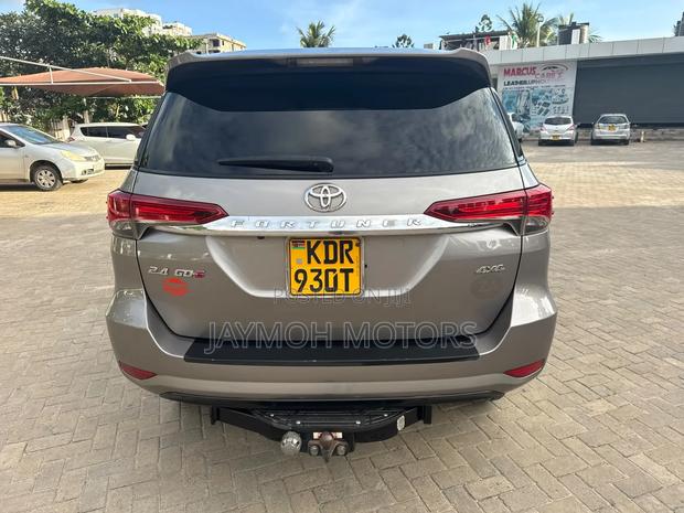 Toyota Fortuner 2019 Brown