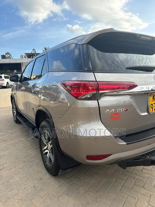 Toyota Fortuner 2019 Brown