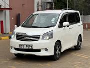 Toyota Noah 2011 White for sale