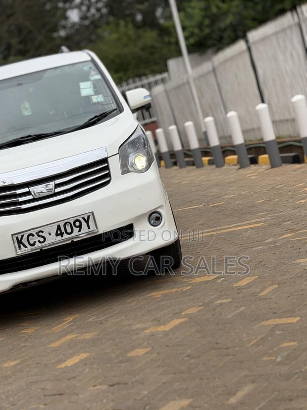 Toyota Noah 2011 White