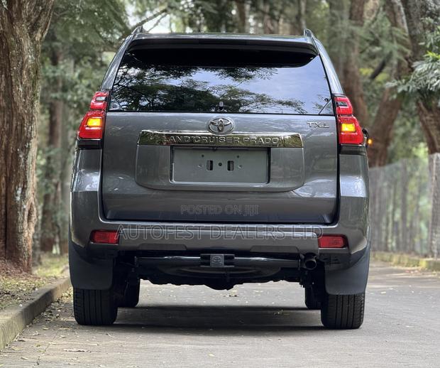 Toyota Land Cruiser Prado 2.8 2021 Gray