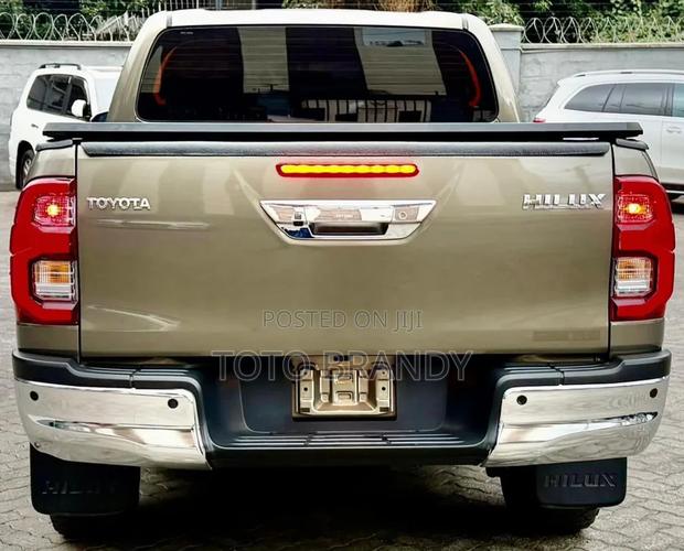 Toyota Hilux 2022 Green