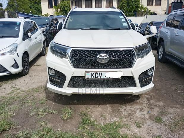 Toyota Land Cruiser 2012 White