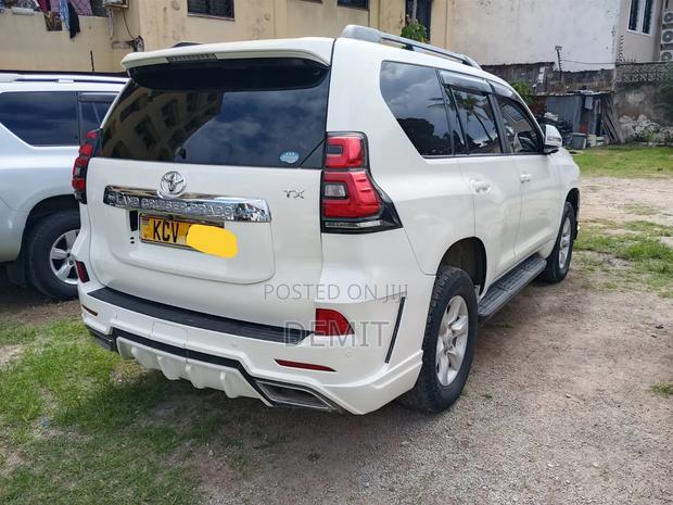 Toyota Land Cruiser 2012 White
