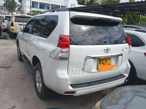 Toyota Land Cruiser Prado 2013 White