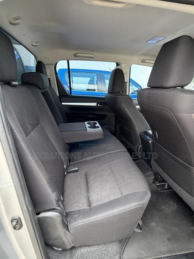 Toyota Hilux 2024 Silver