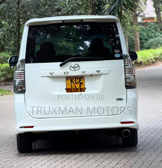 Toyota Voxy 2008 White