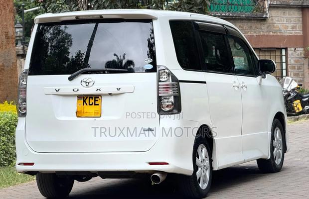 Toyota Voxy 2008 White