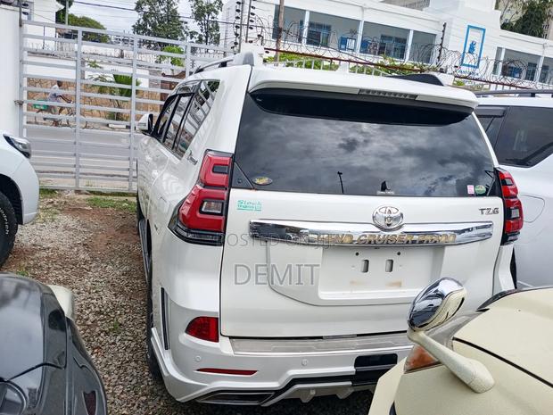 Toyota Land Cruiser Prado 2016 White