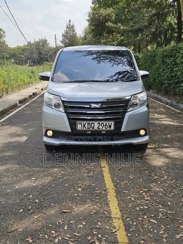 Toyota Noah 2.0 FWD (7 Seater) 2017 Silver