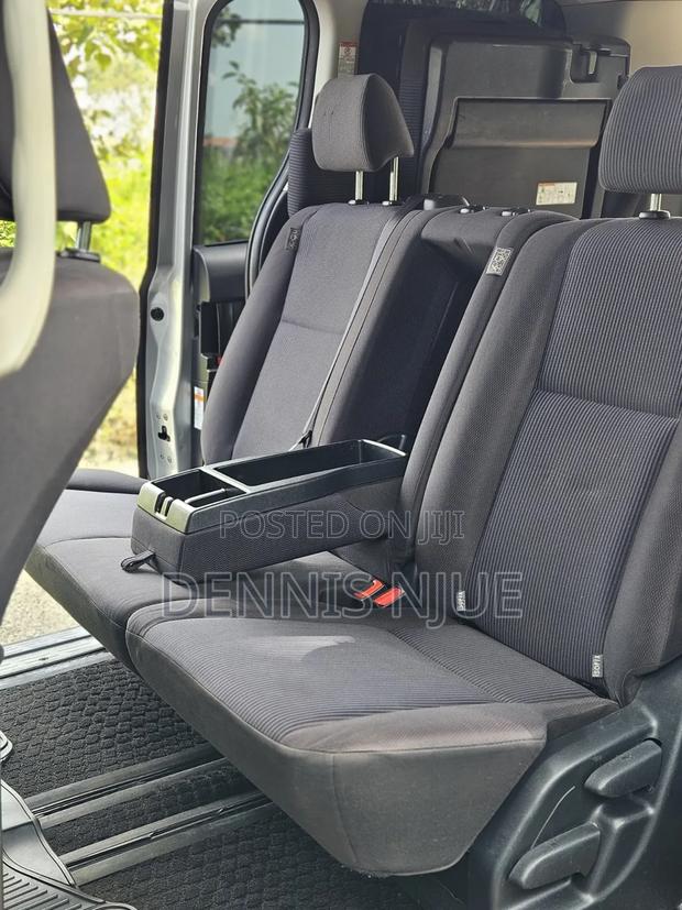 Toyota Noah 2.0 FWD (7 Seater) 2017 Silver