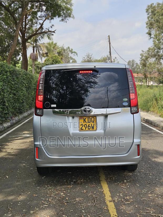 Toyota Noah 2.0 FWD (7 Seater) 2017 Silver