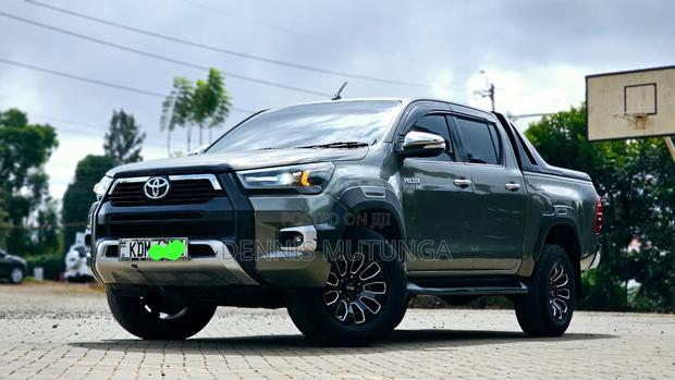 Toyota Hilux SR5 HI-RIDER 2015 Gray