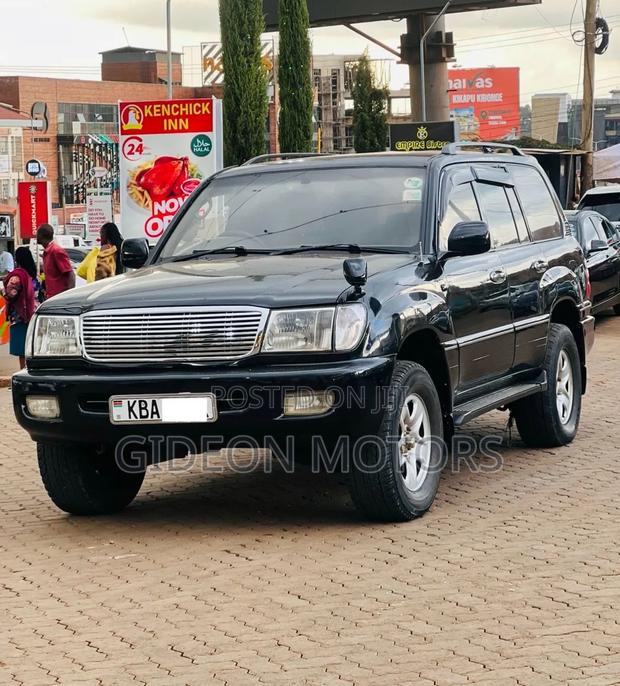 Toyota Land Cruiser 2000 Black