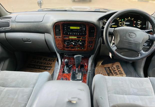 Toyota Land Cruiser 2000 Black