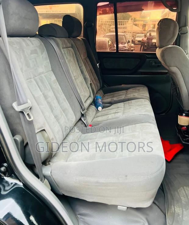 Toyota Land Cruiser 2000 Black