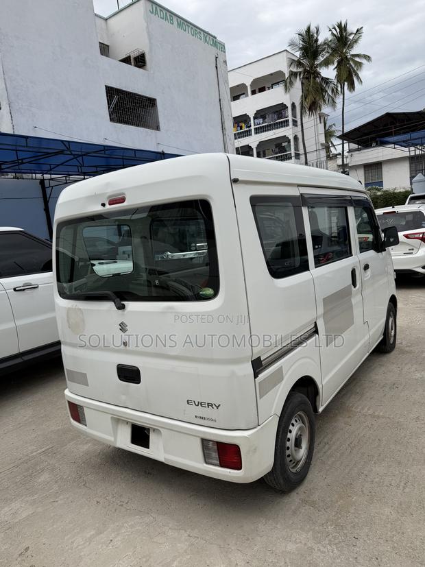 Suzuki Every Wagon 2019 White