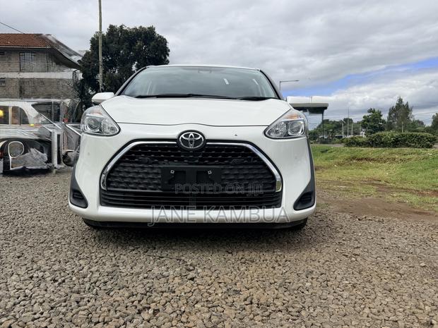 Toyota Sienta 2019 White