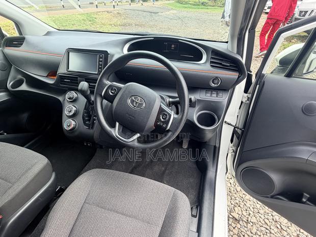 Toyota Sienta 2019 White
