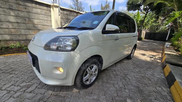 Toyota Porte 2014 Pearl