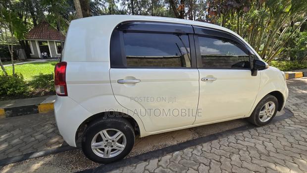 Toyota Porte 2014 Pearl