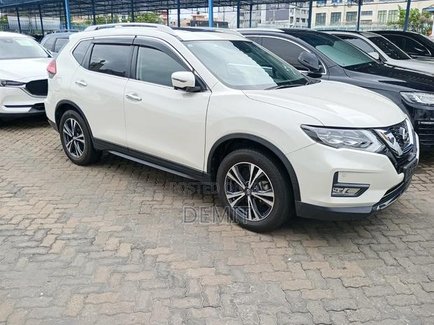 Nissan X-Trail 2.0 Petrol FWD 2019 White
