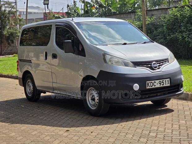 Nissan NV200 2015