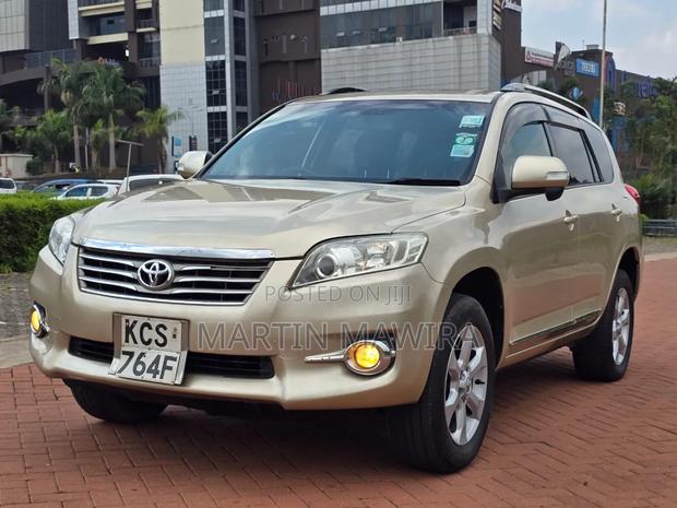 Toyota Vanguard 2011 Gold