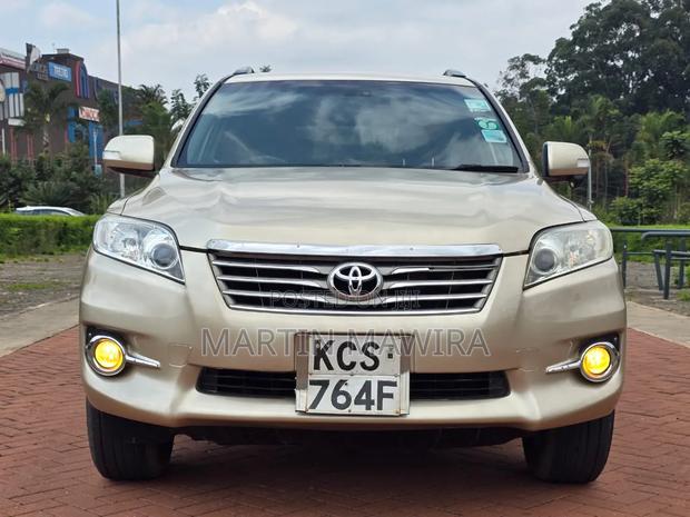 Toyota Vanguard 2011 Gold