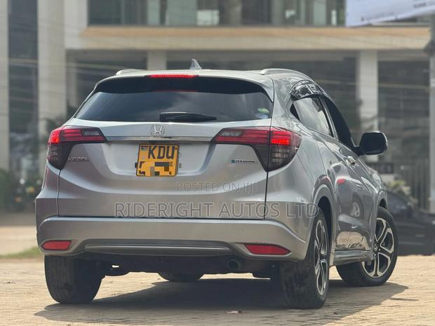 Honda Vezel 2018 Silver