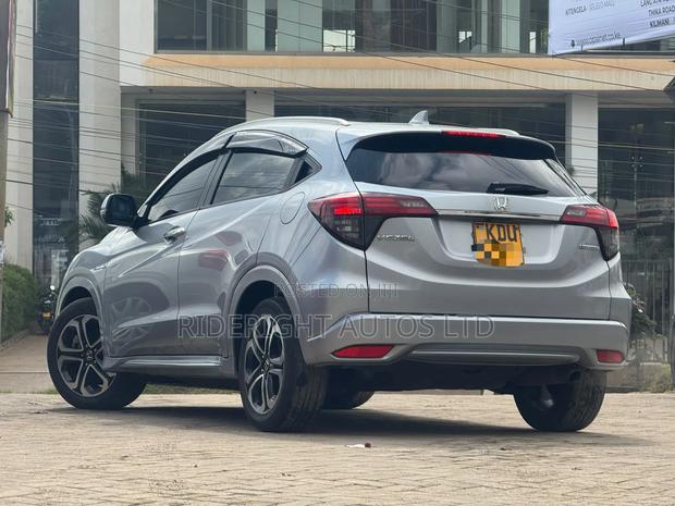 Honda Vezel 2018 Silver