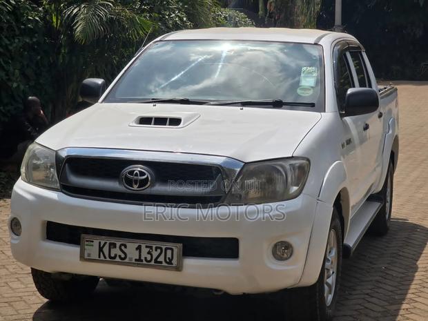 Toyota Hilux 2011 White
