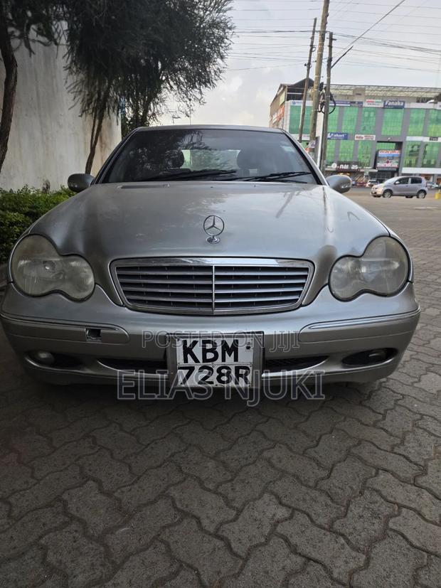 Mercedes-Benz C200 2004 Gold