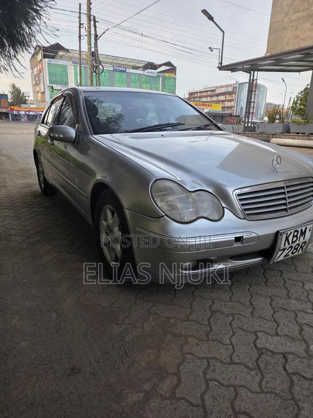 Mercedes-Benz C200 2004 Gold