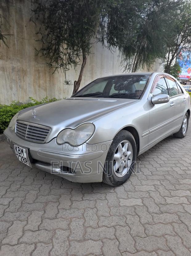 Mercedes-Benz C200 2004 Gold