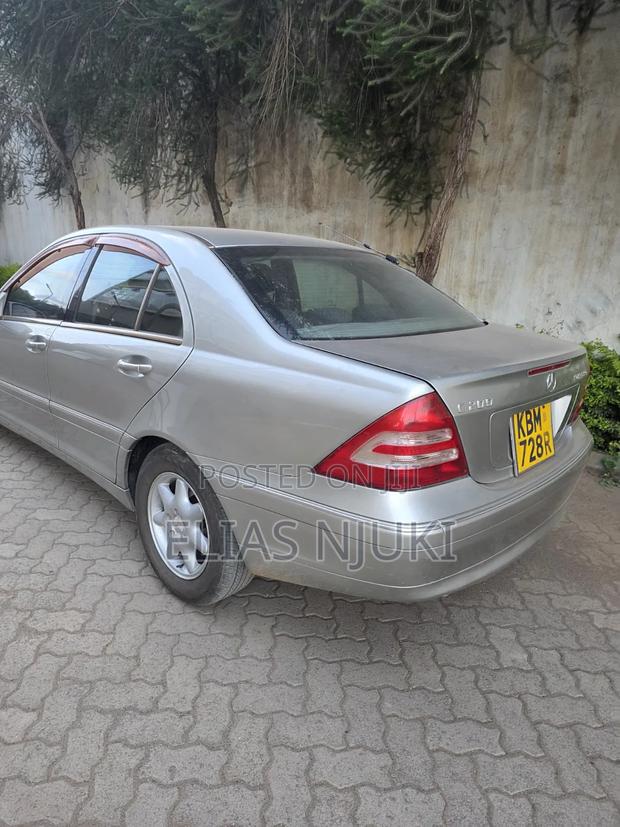 Mercedes-Benz C200 2004 Gold
