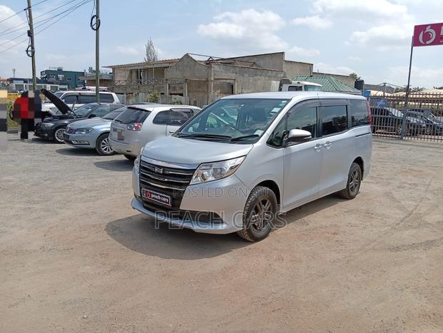 Toyota Noah 2014 Silver