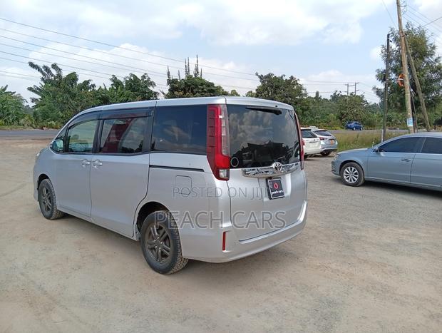 Toyota Noah 2014 Silver