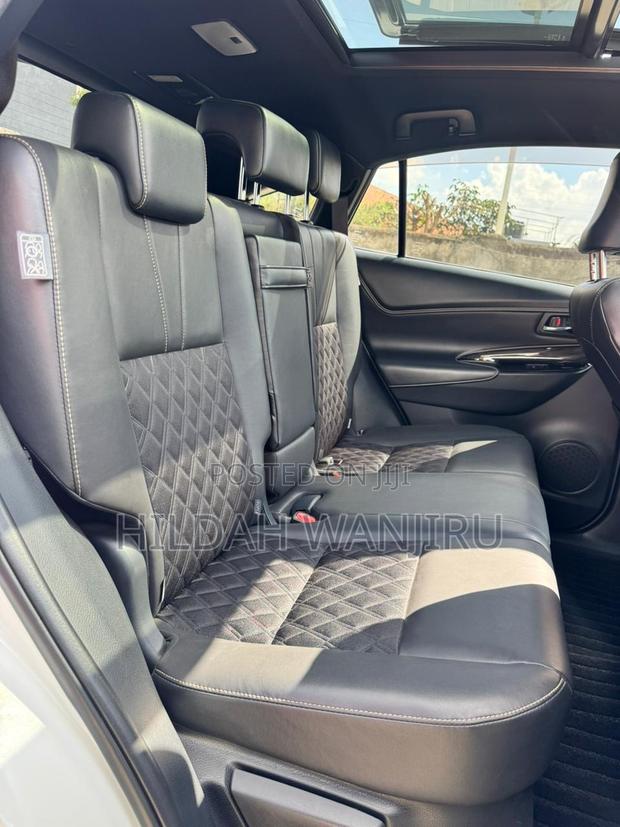 Toyota Harrier 2.0 2019 White