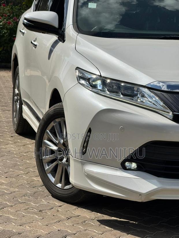 Toyota Harrier 2.0 2019 White