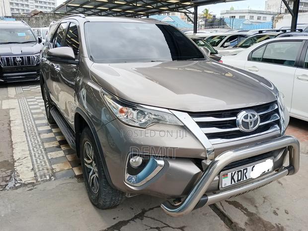 Toyota Fortuner 2019 Brown