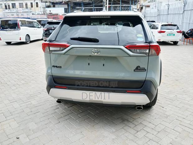 Toyota RAV4 2019 Green